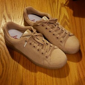 Rose Ellen DeGeneres new sneakers